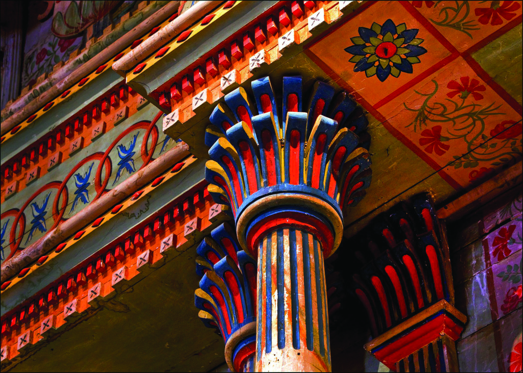 Eye-catching cobalt, vermilion, and red ochre pigments embellish the interior of San Miguel Arcángel. Rubén G. Mendoza.